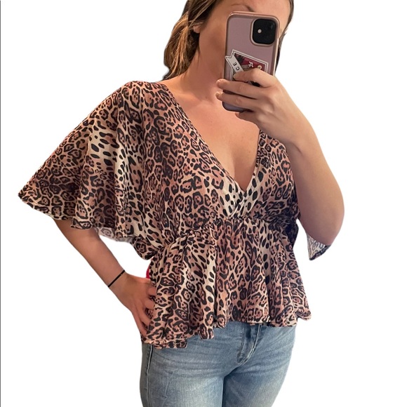 PrettyLittleThing Leopard Plunge V-neck Blouse - Picture 3 of 6